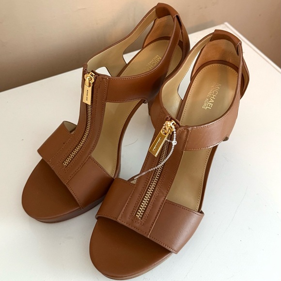Michael Kors Shoes - MICHAEL KORS WOMEN'S SIZE 11M BERKELY LEATHER PLATFORM SANDALS NEW